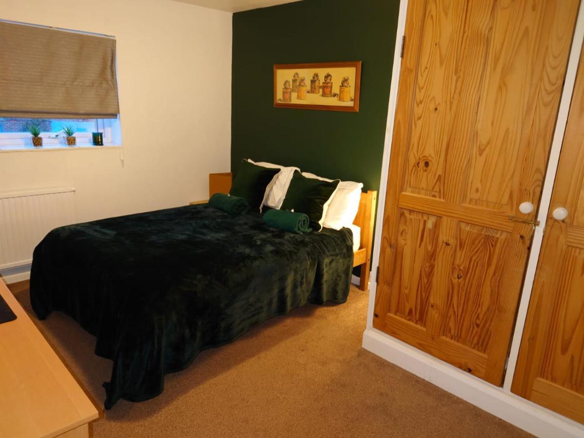 Lovely Rooms In A Quiet Place Of ووكينغ المظهر الخارجي الصورة