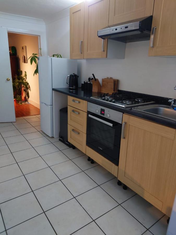 Lovely Rooms In A Quiet Place Of ووكينغ المظهر الخارجي الصورة