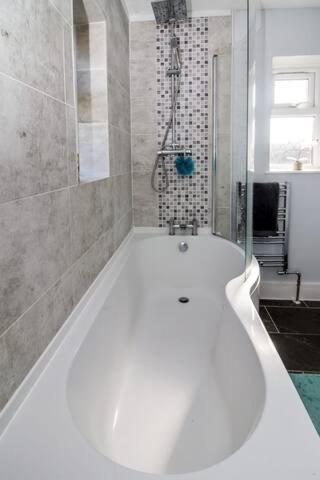 Lovely Rooms In A Quiet Place Of ووكينغ المظهر الخارجي الصورة