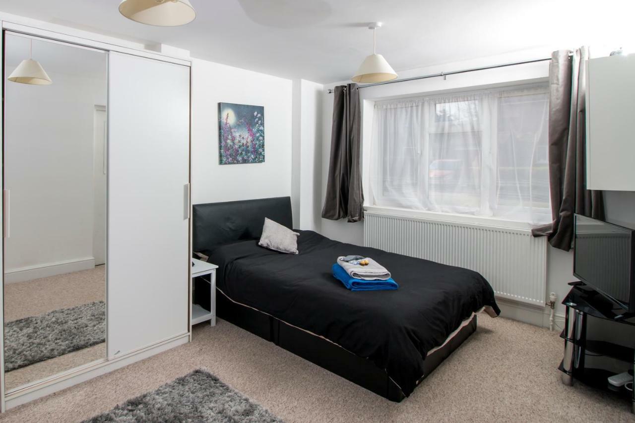 Lovely Rooms In A Quiet Place Of ووكينغ المظهر الخارجي الصورة